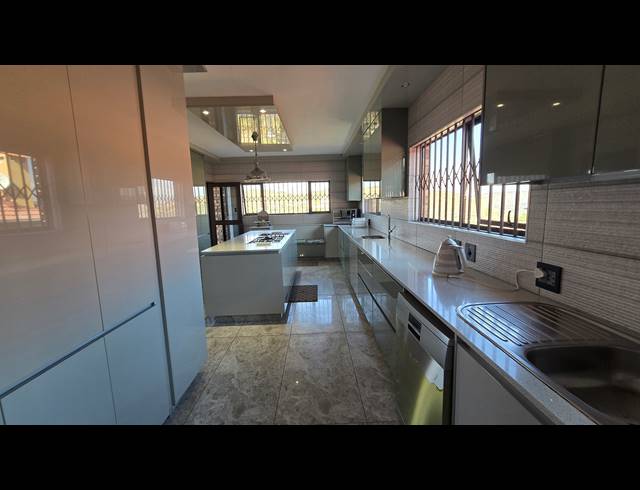 6 BEDROOM FREEHOLD FOR SALE IN WINCHESTER HILLS